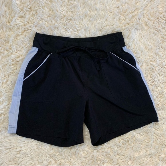 Bundle 3 pairs shorts and 2 Long Sleeve Tops - Picture 11 of 13